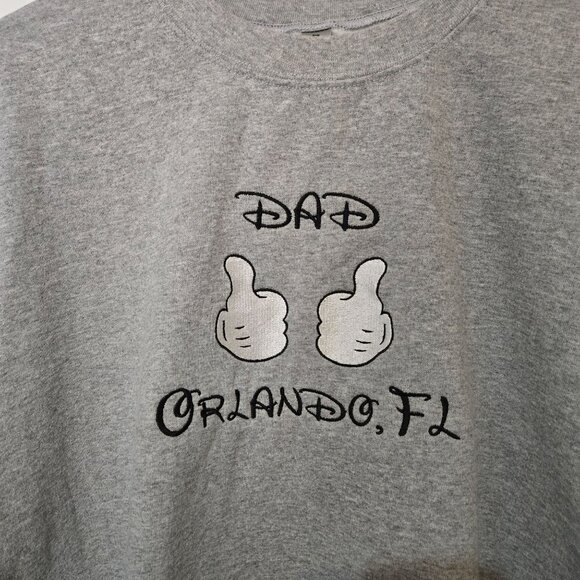 Men's Mickey Mouse Gloves "Dad Orlando FL" Embroidered Gray Gildan Sweatshirt XL - Picture 2 of 7
